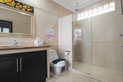 Casa de 3 dormitorios en Bang Lamung, Tailandia № 123515 - foto 12