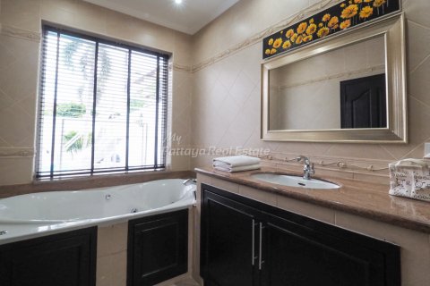 Casa de 3 dormitorios en Bang Lamung, Tailandia № 123515 - foto 8