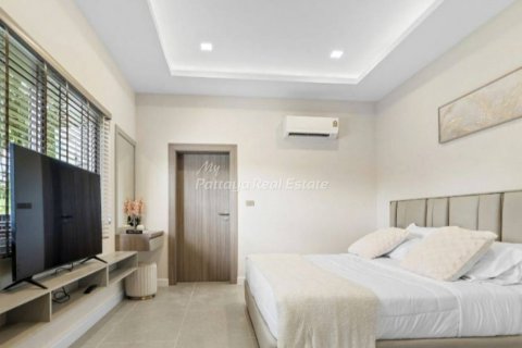 Casa de 7 dormitorios en Pattaya, Tailandia № 123512 - foto 13