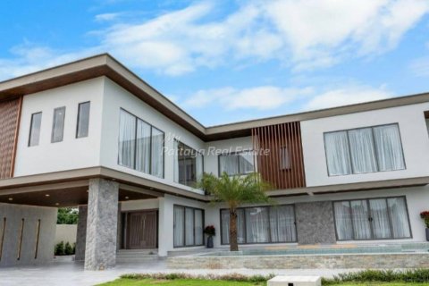 Casa de 7 dormitorios en Pattaya, Tailandia № 123512