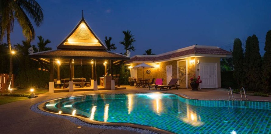 Casa de 9 dormitorios en Chiang Mai, Tailandia № 126320