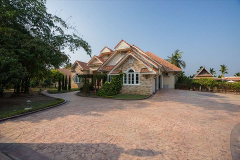 Casa de 9 dormitorios en Chiang Mai, Tailandia № 126320 - foto 15