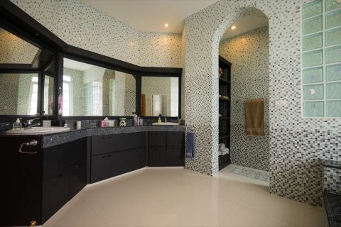 Casa de 9 dormitorios en Chiang Mai, Tailandia № 126320 - foto 23