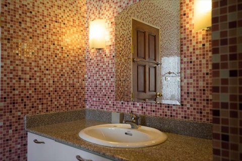 Casa de 9 dormitorios en Chiang Mai, Tailandia № 126320 - foto 27