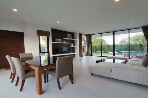 Casa de 4 dormitorios en Hua Hin, Tailandia № 125232 - foto 7