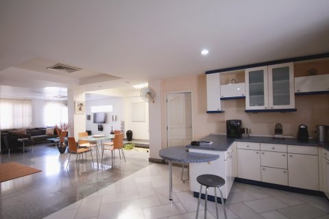 Casa de 4 dormitorios en Hua Hin, Tailandia № 125237 - foto 10
