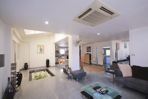 Casa de 4 dormitorios en Hua Hin, Tailandia № 125237 - foto 7