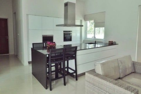 Casa de 4 dormitorios en Hua Hin, Tailandia № 125179 - foto 3