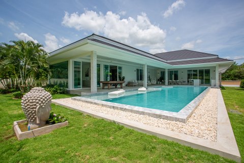 Casa de 4 dormitorios en Hua Hin, Tailandia № 125177