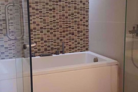 Condominio de 2 dormitorios en Watthana, Bangkok, Tailandia № 77225 - foto 15