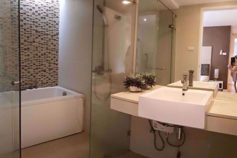 Condominio de 2 dormitorios en Watthana, Bangkok, Tailandia № 77225 - foto 9