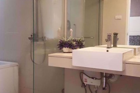 Condominio de 2 dormitorios en Watthana, Bangkok, Tailandia № 77225 - foto 7