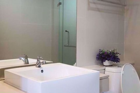 Condominio de 2 dormitorios en Watthana, Bangkok, Tailandia № 77225 - foto 13