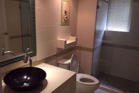 Condominio de 2 dormitorios en Watthana, Bangkok, Tailandia № 77227 - foto 6