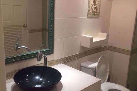 Condominio de 2 dormitorios en Watthana, Bangkok, Tailandia № 77227 - foto 8