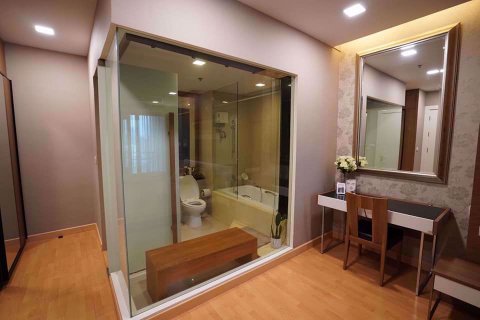Condominio de 2 dormitorios en Khlong Toei, Bangkok, Tailandia № 77226 - foto 6
