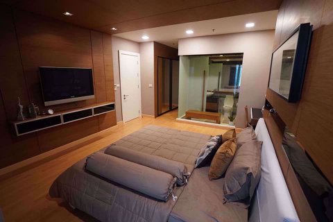 Condominio de 2 dormitorios en Khlong Toei, Bangkok, Tailandia № 77226 - foto 5
