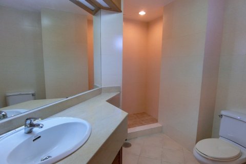 Condominio de 2 dormitorios en Bangkok, Tailandia № 143604 - foto 16