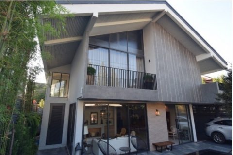 Casa de 4 dormitorios en Phra Khanong, Bangkok, Tailandia № 143606