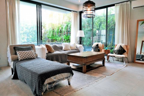 Casa de 4 dormitorios en Phra Khanong, Bangkok, Tailandia № 143606 - foto 4