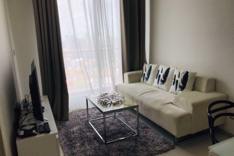 Condo à Bangkok, Thaïlande, 1 chambre à Rhythm Sukhumvit 42 № 77560