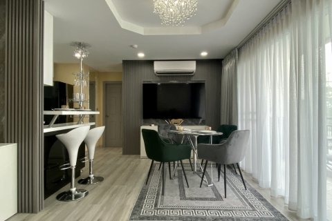 Apartamento de 384 dormitorios en Pattaya, Tailandia № 130378 - foto 2