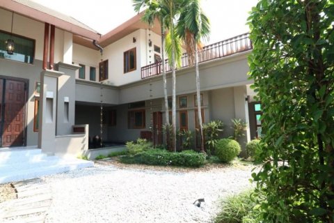Chalet de 4 dormitorios en Chiang Mai, Tailandia № 119591 - foto 2