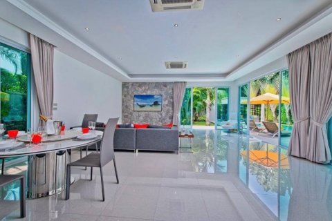 Chalet de 3 dormitorios en Pattaya, Tailandia № 119439 - foto 7