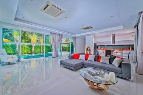 Chalet de 3 dormitorios en Pattaya, Tailandia № 119439 - foto 4