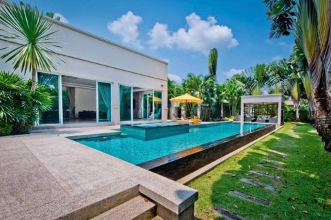 Chalet de 3 dormitorios en Pattaya, Tailandia № 119439