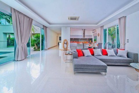 Chalet de 3 dormitorios en Pattaya, Tailandia № 119439 - foto 5