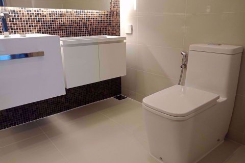 Condominio de 2 dormitorios en Bang Sue, Bangkok, Tailandia № 76864 - foto 12