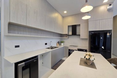 Chalet de 4 dormitorios en Pattaya, Tailandia № 124449 - foto 7