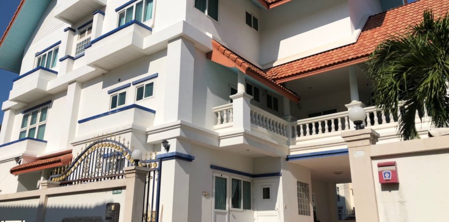 Casa de 11 dormitorios en Pattaya, Tailandia № 101316