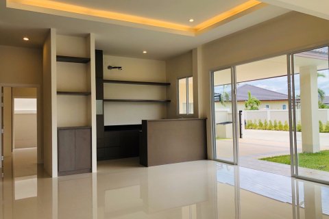 Chalet de 3 dormitorios en Jomtien Beach, Pattaya, Tailandia № 101314 - foto 11