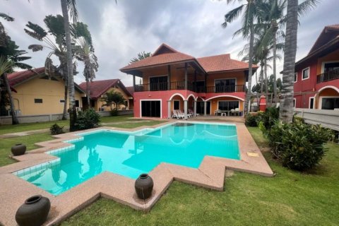Chalet de 4 dormitorios en Prachuap Khiri Khan, Tailandia № 116097 - foto 9