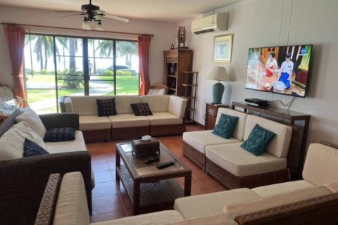 Chalet de 4 dormitorios en Prachuap Khiri Khan, Tailandia № 116097 - foto 2