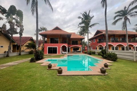 Chalet de 4 dormitorios en Prachuap Khiri Khan, Tailandia № 116097