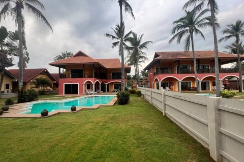 Chalet de 4 dormitorios en Prachuap Khiri Khan, Tailandia № 116097 - foto 10