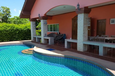 Chalet de 3 dormitorios en Pattaya, Tailandia № 101301