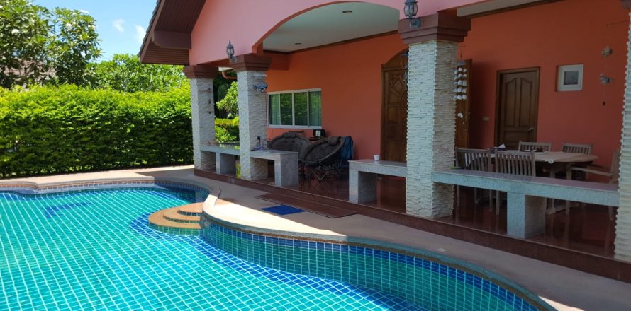 Chalet de 3 dormitorios en Pattaya, Tailandia № 101301