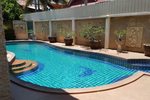 Chalet de 3 dormitorios en Pattaya, Tailandia № 101301 - foto 25