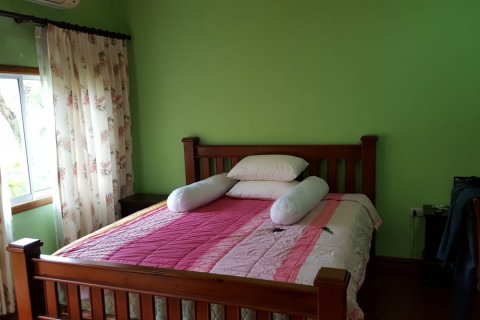 Chalet de 3 dormitorios en Pattaya, Tailandia № 101301 - foto 12