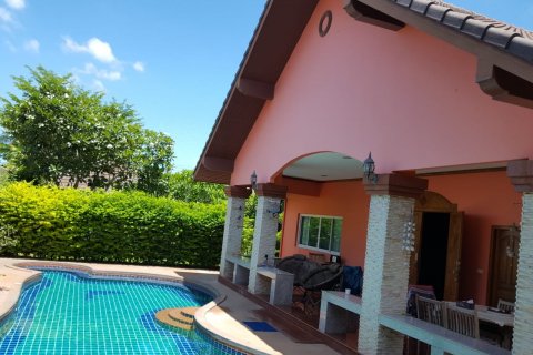Chalet de 3 dormitorios en Pattaya, Tailandia № 101301 - foto 24