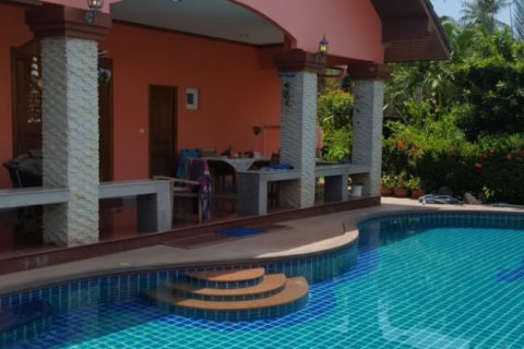 Chalet de 3 dormitorios en Pattaya, Tailandia № 101301 - foto 21