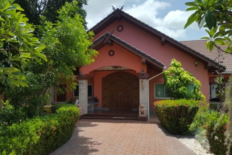 Chalet de 3 dormitorios en Pattaya, Tailandia № 101301 - foto 19