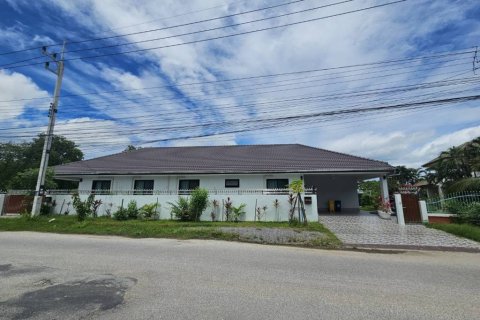 Casa de 5 dormitorios en Hua Hin, Tailandia № 144407 - foto 3