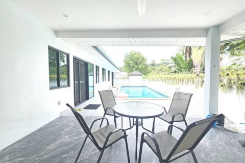 Casa de 5 dormitorios en Hua Hin, Tailandia № 144407 - foto 10