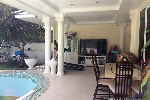 Casa de 3 dormitorios en Pattaya, Tailandia № 81931 - foto 2