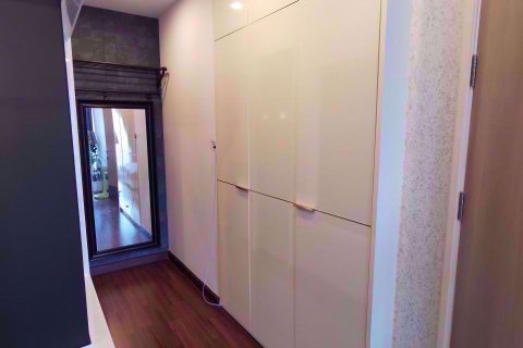 Condominio de 1 dormitorio en Huai Khwang, Bangkok, Tailandia № 76769 - foto 4